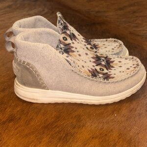 Hey Dude Beige Patterned Flats size 8